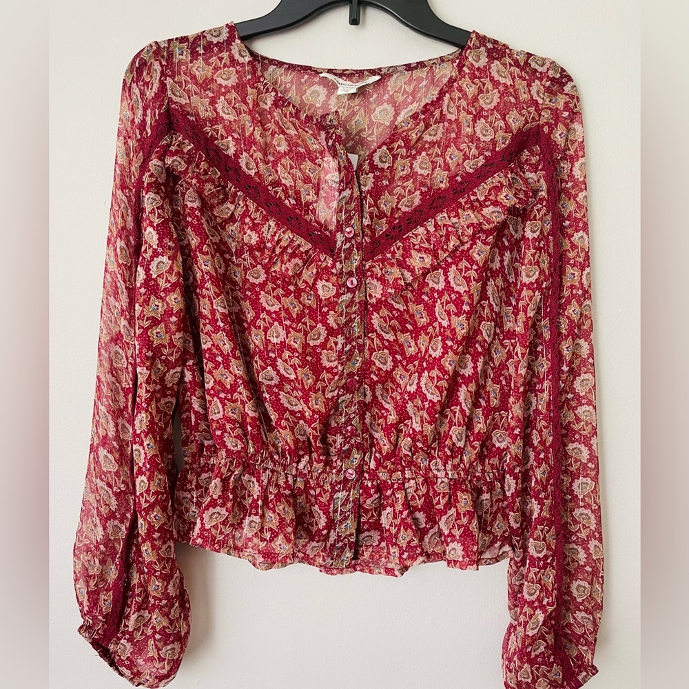 American Eagle NWT Red Floral Blouse. Size Small.